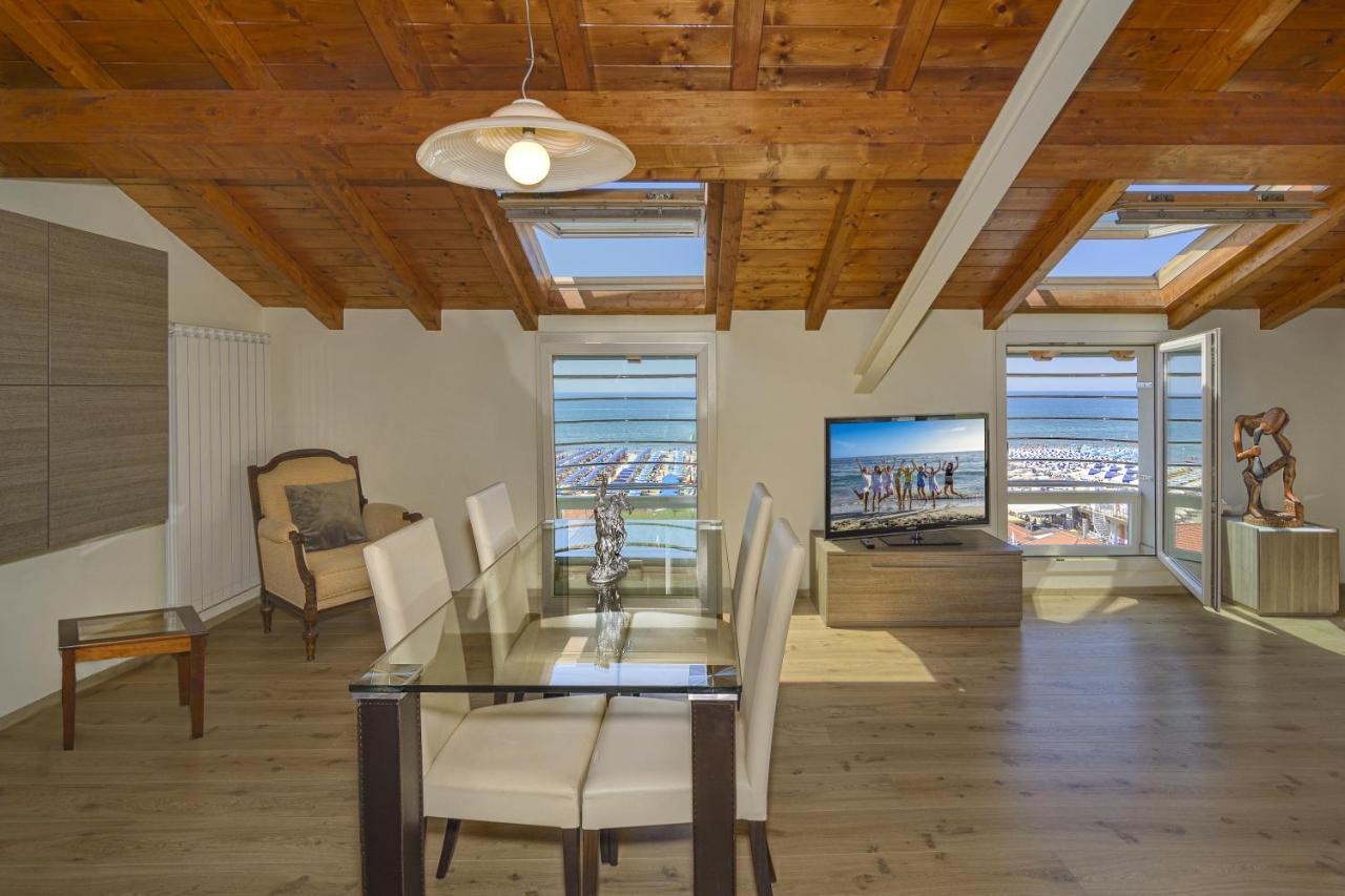 הוילה לידו די קאמאיורה Attico Panoramico Fronte Mare מראה חיצוני תמונה